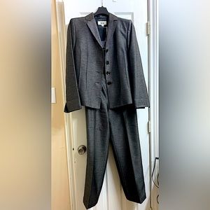 Woman’s LeSuit business suit size 10